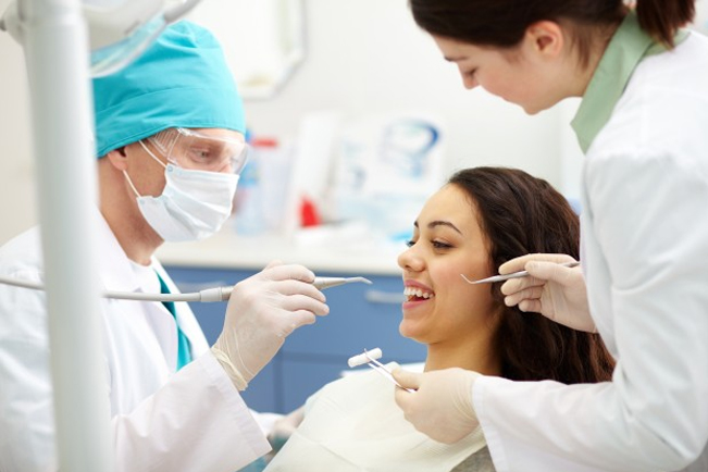 Visite o dentista antes de uma cirurgia plástica Visite o dentista antes de uma cirurgia plástica